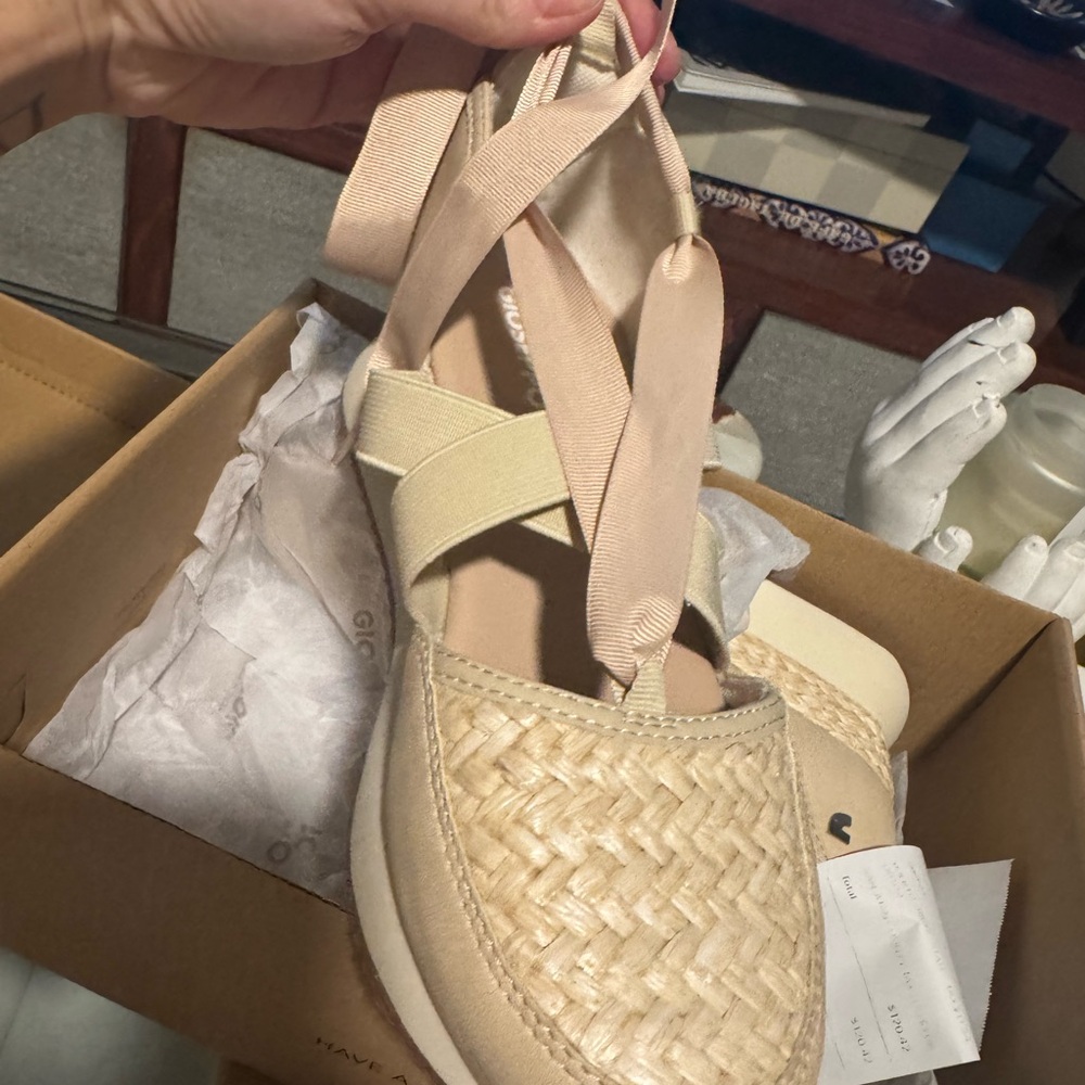 🆕 Gioseppo Cream/Beige Sneaker Sandals - Picture 4 of 9